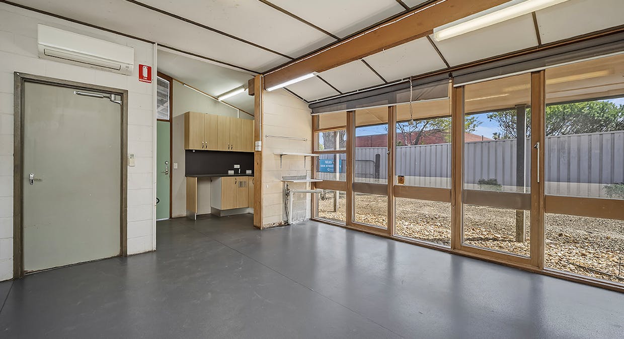 87 Cox Street, Hamilton, VIC, 3300 - Image 11